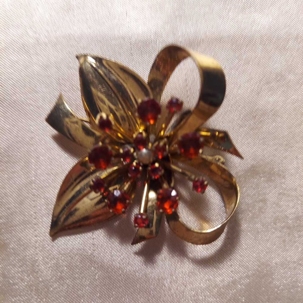 Coro 1-20 12kt brooch